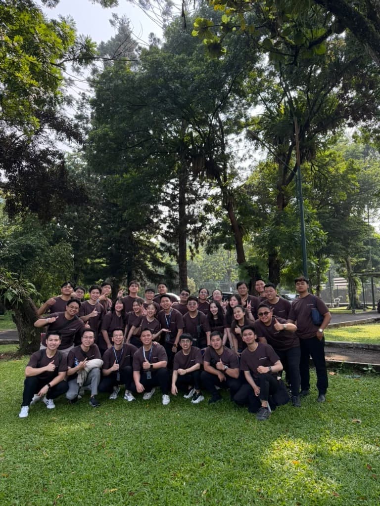 Anggota SelagiMuda saat outing di taman